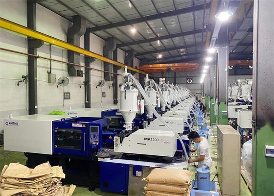 Secador plástico no higroscópico 380V/50HZ de la tolva del PE para la sequedad de la resina de los gránulos