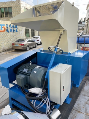 Máquina de alta velocidad central plástica de la trituradora del granulador 50 Kg/H - 500 Kg/H de la capacidad