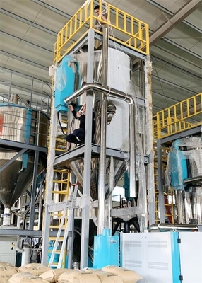El PA del ANIMAL DOMÉSTICO de PMMA MIRA A ESCONDIDAS el panal de deshumedecimiento desecante de la máquina del secador