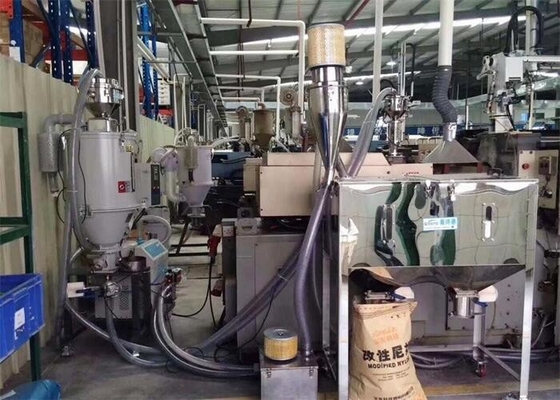 Secador plástico no higroscópico 380V/50HZ de la tolva del PE para la sequedad de la resina de los gránulos