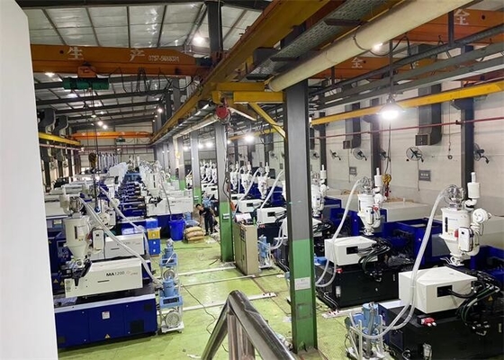 La máquina de moldeado por inyección es una máquina de secado de cargadores de plástico