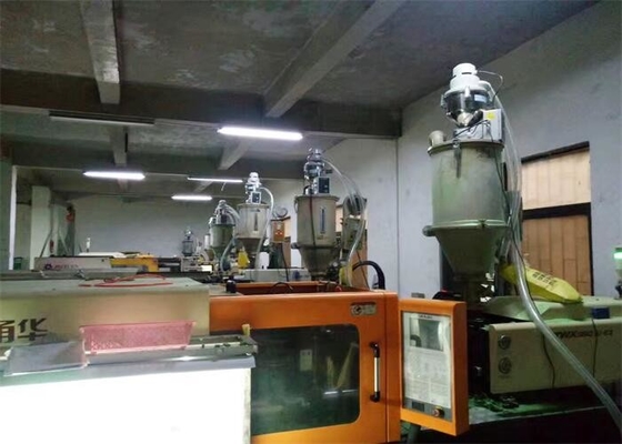 Cargador auto del vacío automático de aluminio 220V autónomo para la resina plástica