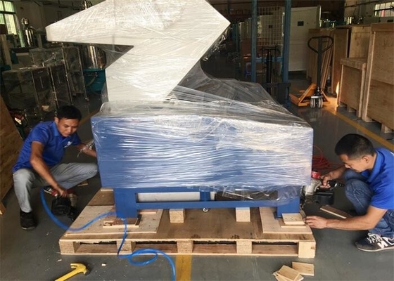 Máquina de alta velocidad central plástica de la trituradora del granulador 50 Kg/H - 500 Kg/H de la capacidad