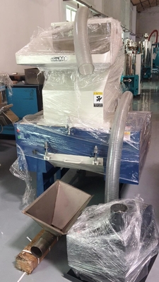 Máquina de alta velocidad central plástica de la trituradora del granulador 50 Kg/H - 500 Kg/H de la capacidad
