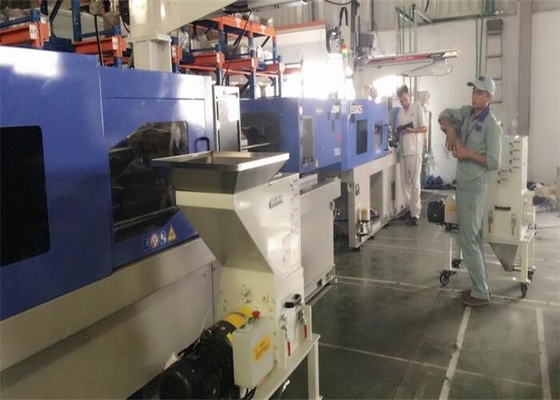 Rabos de colada y color blanco plástico de poca velocidad OG-3LS de la amoladora 2.2KW del granulador de los defectos