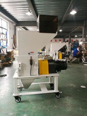 Amoladora plástica de poca velocidad blanca OG-1LS del granulador 1.5KW 20 Kg/H de la capacidad
