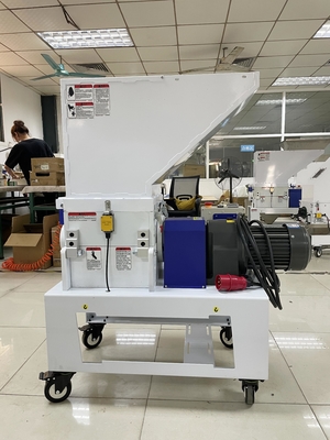 Amoladora plástica industrial de poca velocidad OG-2LS del granulador de la trituradora para los defectos de los rabos de colada