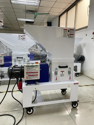 Trituradora plástica de la velocidad lenta del SUS, granulador plástico de la trituradora de la amoladora 380V