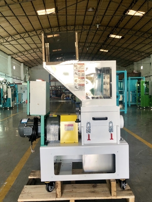 Amoladora plástica industrial de poca velocidad OG-2LS del granulador de la trituradora para los defectos de los rabos de colada