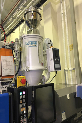 La máquina de moldeado por inyección es una máquina de secado de cargadores de plástico