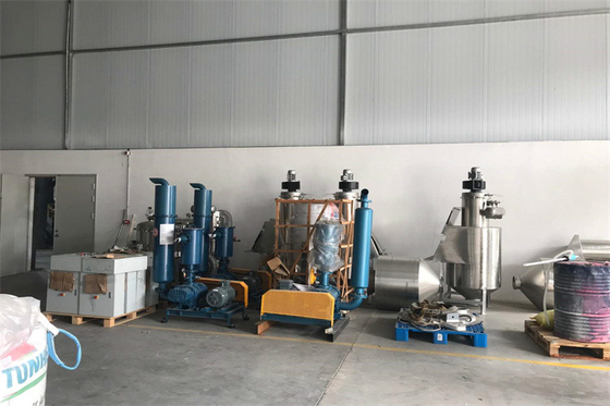 Sistema de alimentación centralizado automatizado de 500-2000 kg de capacidad para el secado de materiales plásticos