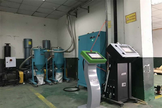 Transportando el sistema de alimentación centralizado material plástico para el proceso de la protuberancia