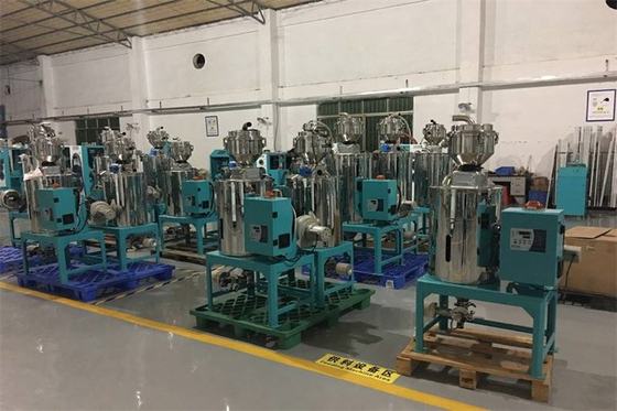 Transportando el sistema de alimentación centralizado material plástico para el proceso de la protuberancia