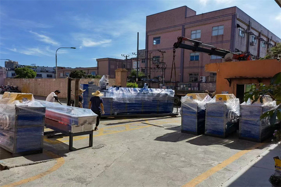 PP blancos que embalan la cadena de producción plástica de la correa protuberancia que hace la máquina