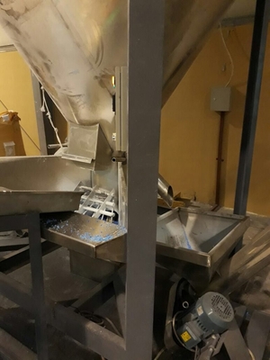 Transportador auto plástico de acero del alimentador de tornillo del cargador del SUS para las escamas de los gránulos